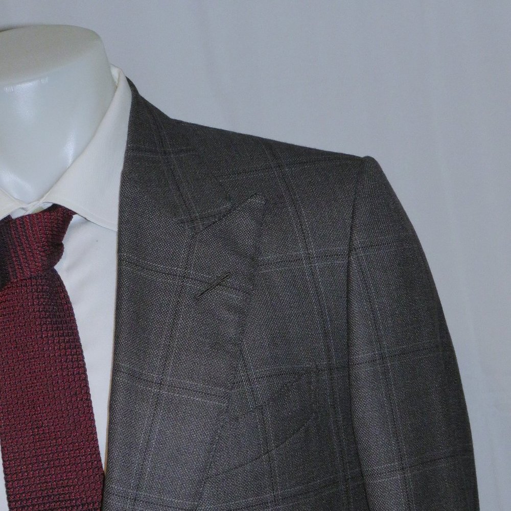 Tom Ford Shelton Current Silk Blend Gray Plaid Peak Lapel Two Button Suit 44R